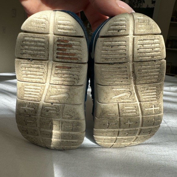 Nike toddler runners, size 5C, bright blue - Picture 4 of 5